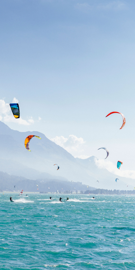Kitesurfer im Oberengadin (Foto: © Engadin St. Moritz Tourismus / Filip Zuan)  Kitesurfer im Oberengadin (Foto: © Engadin St. Moritz Tourismus / Filip Zuan)
