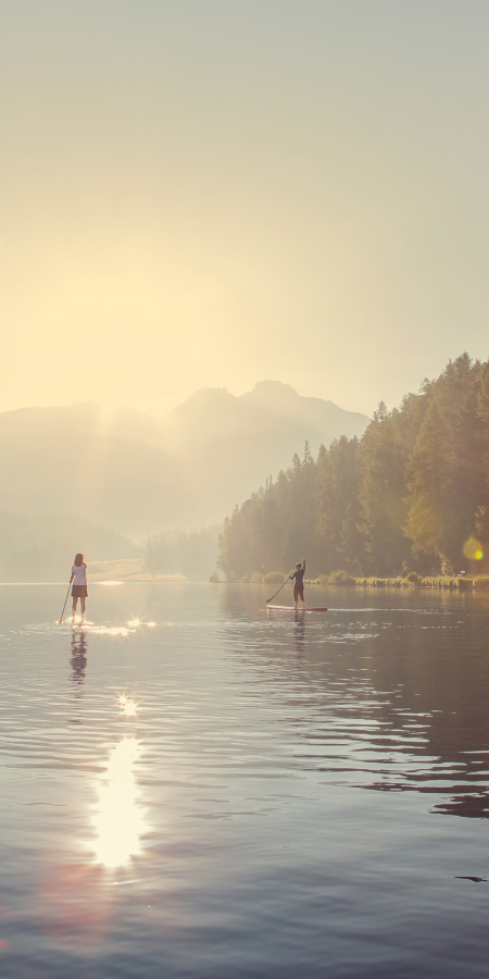 Stand Up Paddle auf dem St. Moritzersee (Foto: © St. Moritz Tourismus / Filip Zuan) Stand Up Paddle auf dem St. Moritzersee