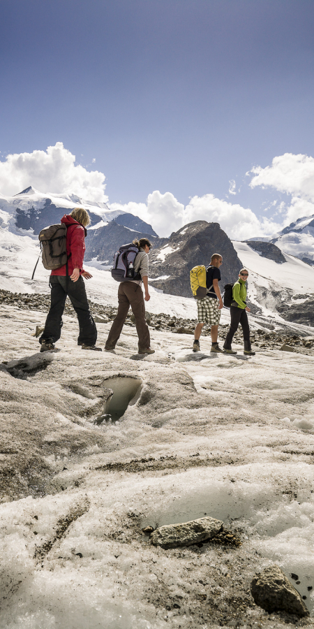 Gletscherwanderung Diavolezza–Morteratsch (Foto: © Graubünden Ferien, Andrea Badrutt) Gletscherwanderung Diavolezza–Morteratsch (Foto: © Graubünden Ferien, Andrea Badrutt)