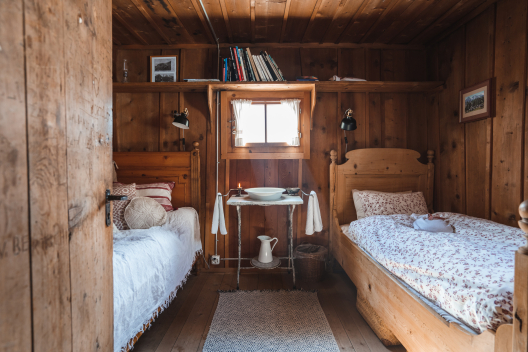 Blick ins Innere des Hirtenhauses Chesin (Foto: © Martina Bisaz) Blick ins Innere des Hirtenhauses Chesin