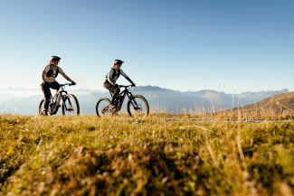 Die Gehrig-Zwillinge unterwegs mit dem Mountainbike