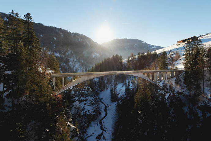 Weltmonument Salginatobelbrücke (Foto: © Marco Hartmann, Graubünden Ferien) Weltmonument Salginatobelbrücke