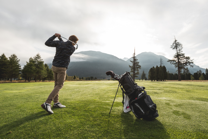 Golfplatz in Samedan (Foto: © St. Moritz Tourismus AG / Fabian Gattlen) Golfplatz in Samedan