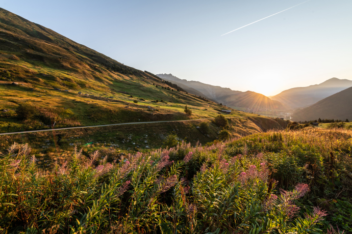 Landschaft in der Ferienregion Disentis Sedrun (Foto: © Mattias Nutt) Landschaft in der Ferienregion Disentis Sedrun