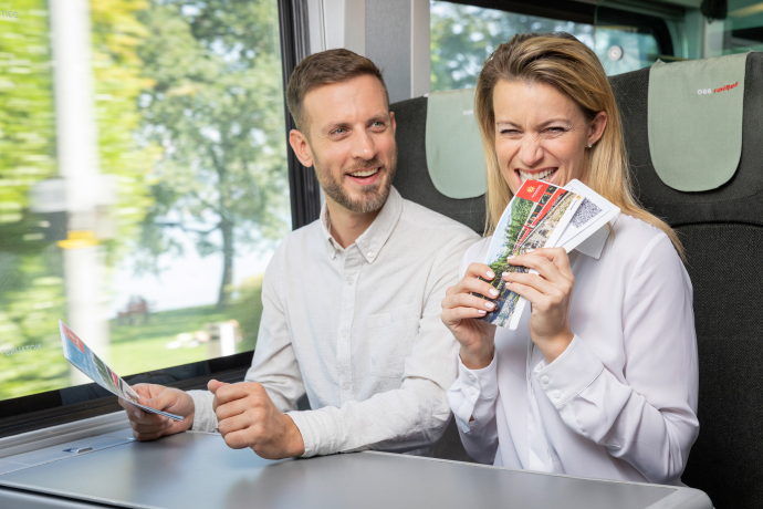 ÖBB Railjet (Foto: © Swiss Travel System AG / Daniel Ammann) Ein Paar reist im ÖBB Railjet