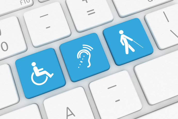 Computertastatur mit drei Piktogrammen, die für motorische, auditive und visuelle Einschränkungen stehen