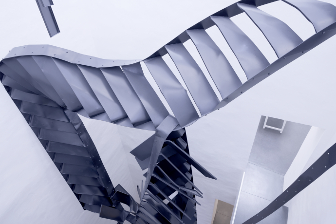 Die Installation «Stairs» (2016–17) von Monika Sosnowska im Muzeum Susch (Foto: © Graubünden Ferien / Stefan Schlumpf) Die Installation «Stairs» (2016–17) von Monika Sosnowska im Muzeum Susch