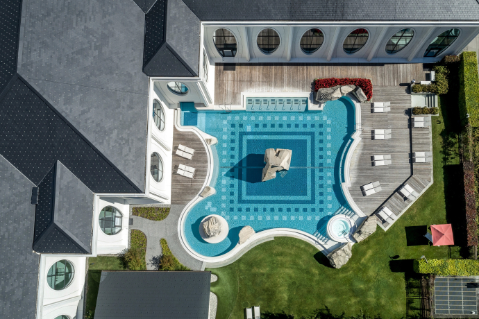 Tamina Therme Bad Ragaz (Foto: © Grand Resort Bad Ragaz) Aussenbad der Tamina Therme Bad Ragaz