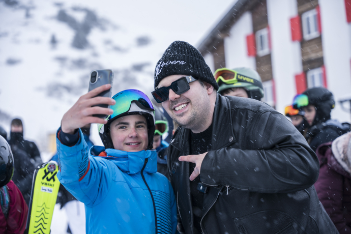 Viele Seflies und gute Laune am Community Event von Steve Merson in den Fideriser Heubergen. © GRF, Marco Hartmann  Viele Seflies und gute Laune am Community Event von Steve Merson in den Fideriser Heubergen. © GRF, Marco Hartmann