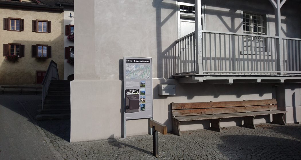 E-Bike Ladestation, Gasthaus am Brunnen, Valendas (nsp_img_9228091) E-Bike Ladestation, Gasthaus am Brunnen, Valendas (nsp_img_9228091)