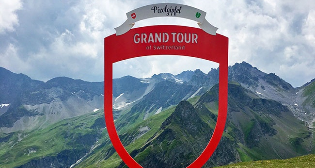Fotospotstelle der Grand Tour of Switzerland mit Blick auf den Gipfel des Pizol Fotospotstelle der Grand Tour of Switzerland mit Blick auf den Gipfel des Pizol