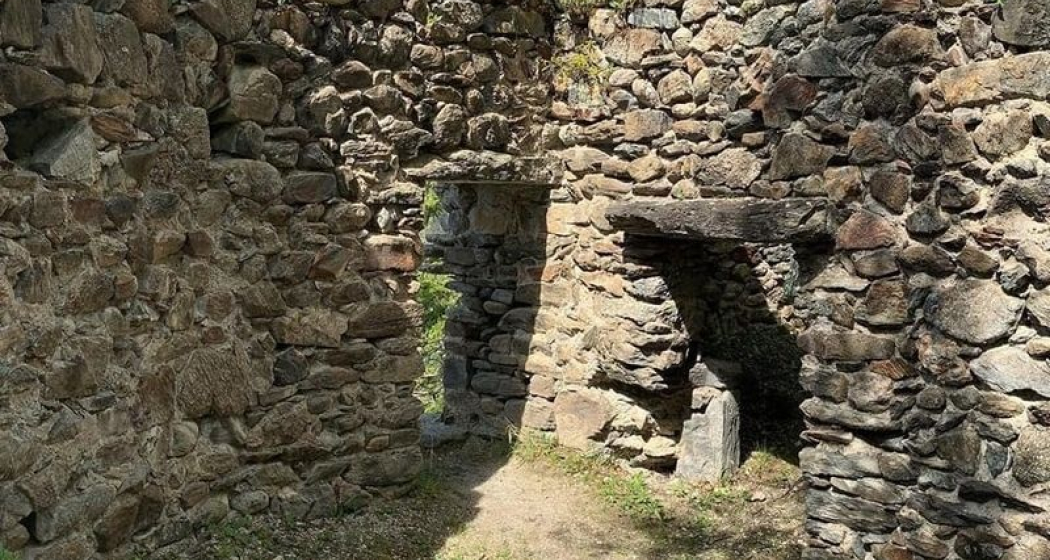 Burgruine Schwarzenstein, Obersaxen Burgruine Schwarzenstein, Obersaxen