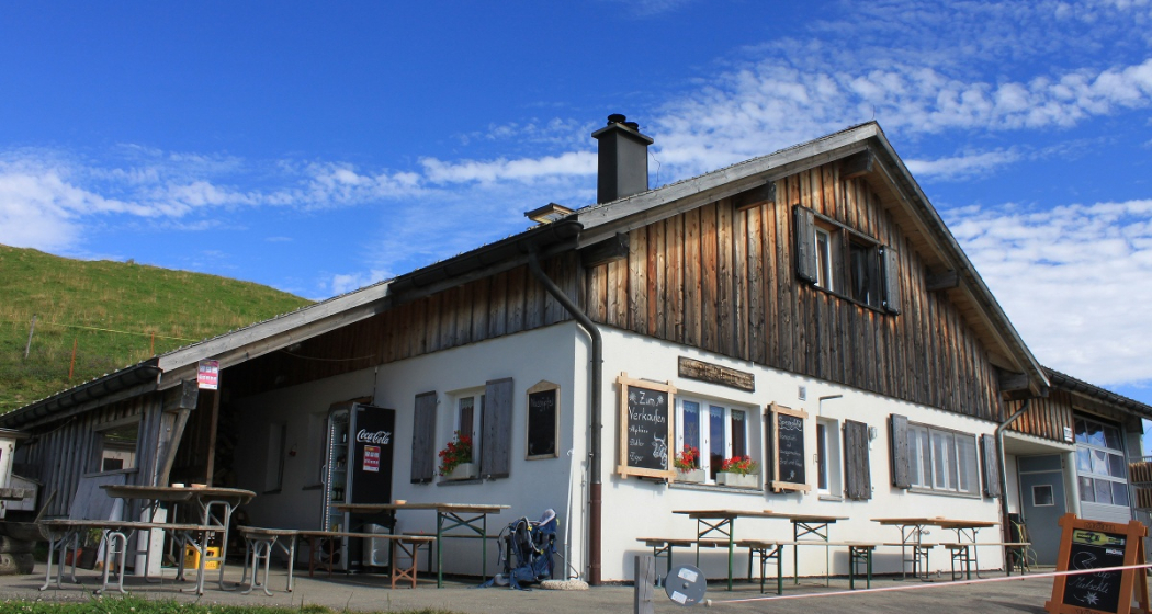 Alphütte der Alp Rona Alphütte der Alp Rona