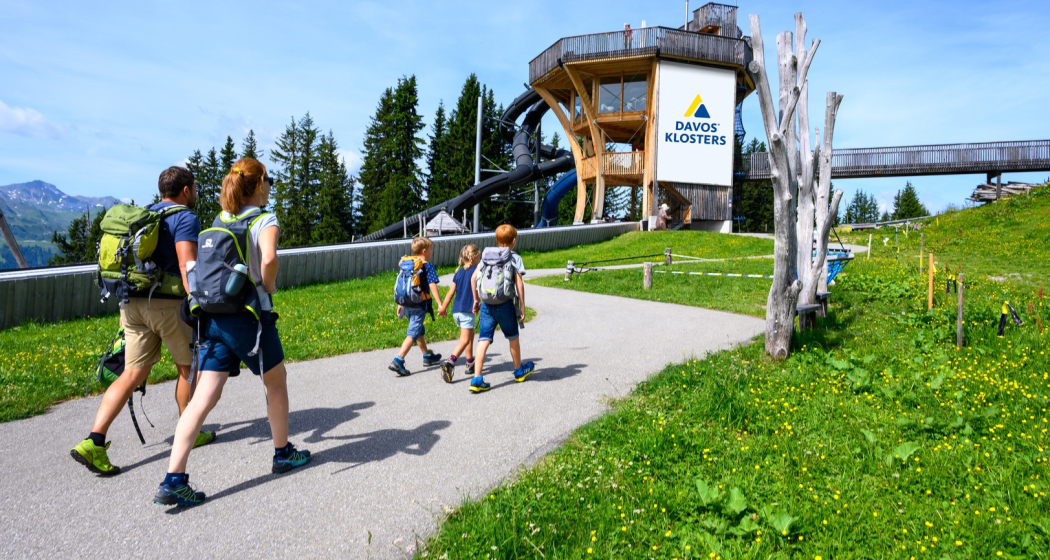 Familienthemenweg - Klara auf der Alp (oua_56338295_image) Familienthemenweg - Klara auf der Alp (oua_56338295_image)