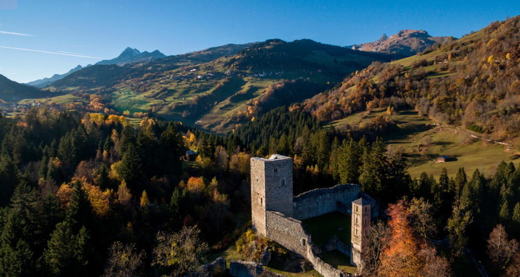 Drohnenaufnahme der Burganlage Jörgenberg. Drohnenaufnahme der Burganlage Jörgenberg.