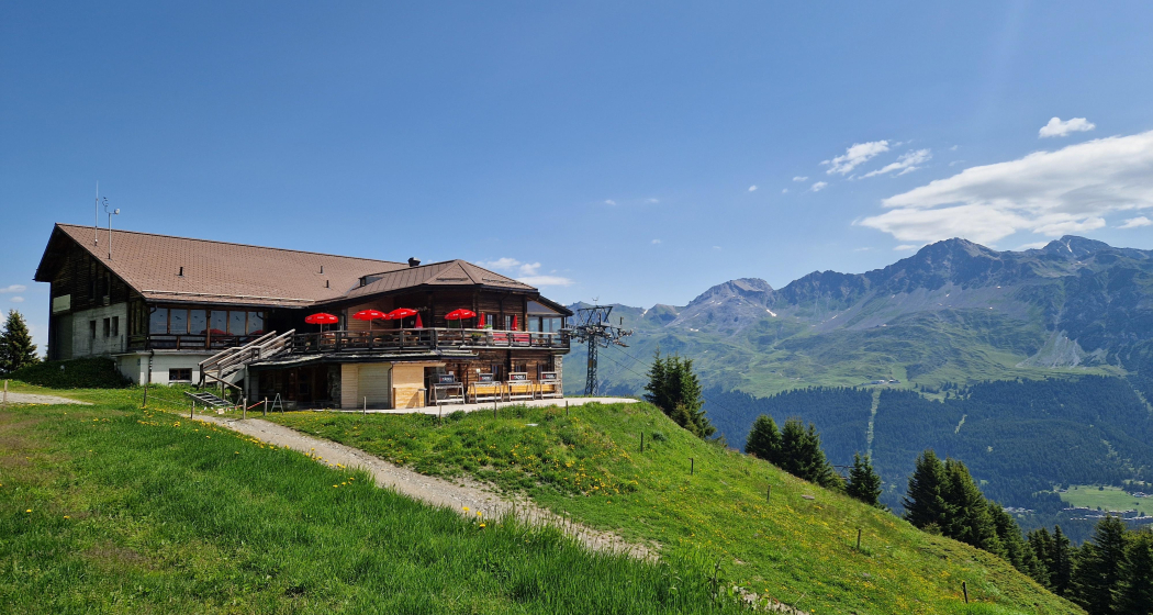 Alp Nova im Sommer von aussen Alp Nova im Sommer von aussen