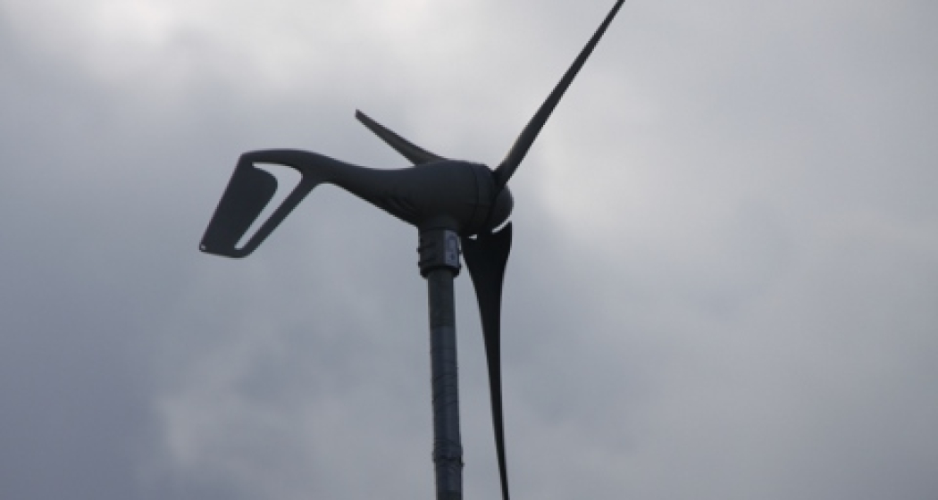 Windrad zur Energeigewinnung für die Kesch-Hütte. Windrad zur Energeigewinnung für die Kesch-Hütte.