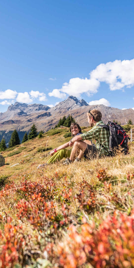 Wanderer auf der Alp Flix bei Savognin (Foto: © Tourismus Savognin Bivio Albula AG / Mattias Nutt)