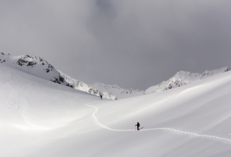 Snowshoe trekkers at Via Silenzi (Photo: © Thalia Wünsche, Graubünden Ferien) Snowshoe trekkers at Via Silenzi (Photo: © Thalia Wünsche, Graubünden Ferien)