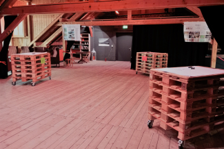Bahnmuseum Bergün Workshop-Raum mit Paletten Bahnmuseum Bergün Workshop-Raum mit Paletten